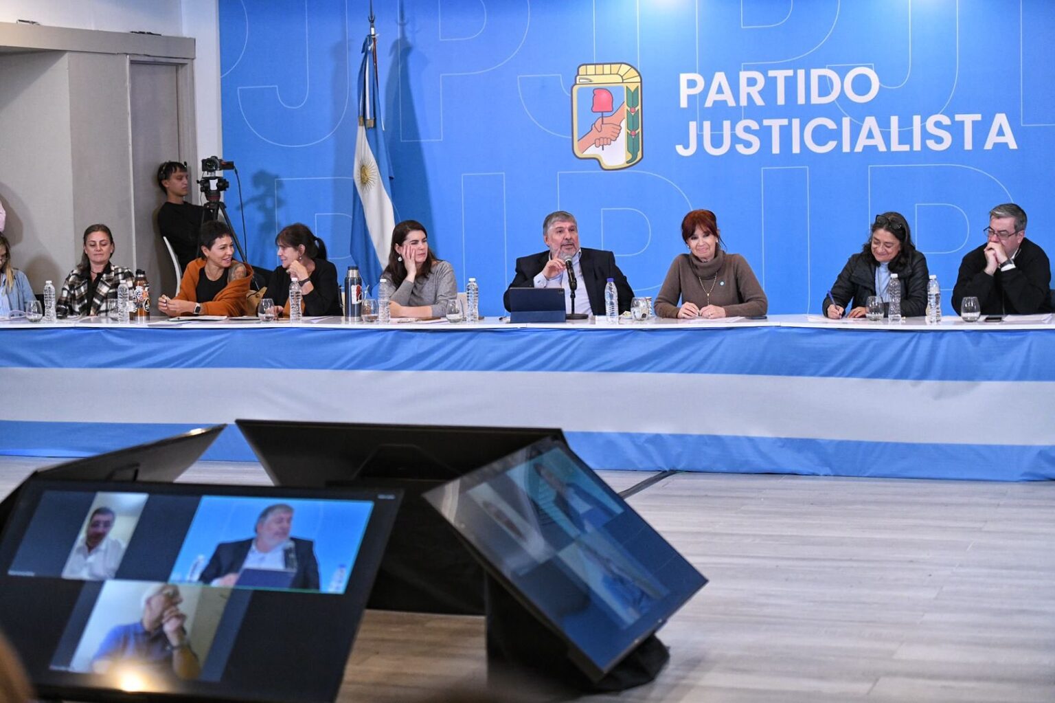 Doñate: "No hay lugar para tibios. Es con Milei o contra él"