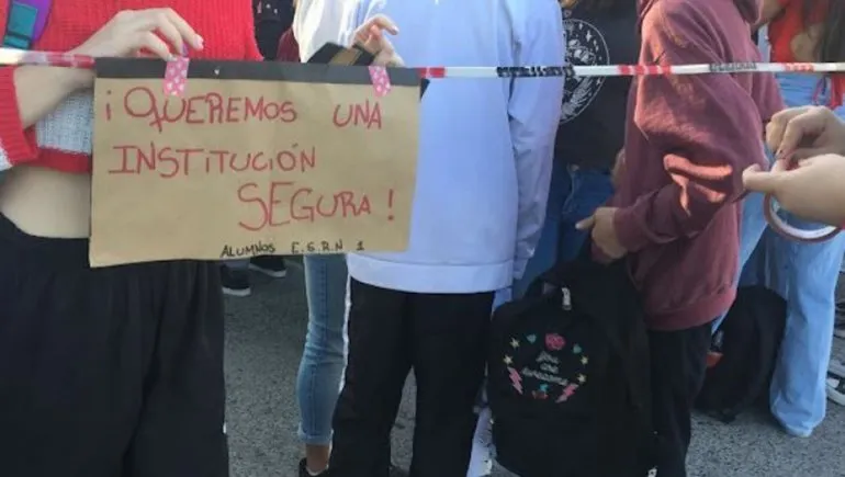 Una escuela suspendió las clases por amenazas de tiroteo
