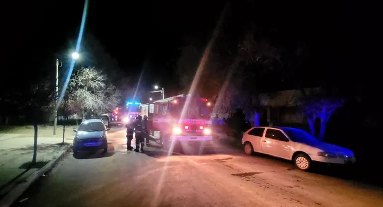 Once vehículos se incendiaron en una concesionaria e investigan si fue intenciona...