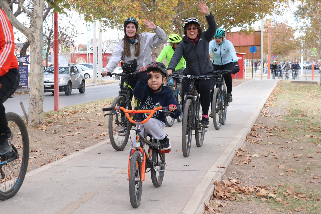 Pedaleada en el marco del Dia mundial de la Bicicleta