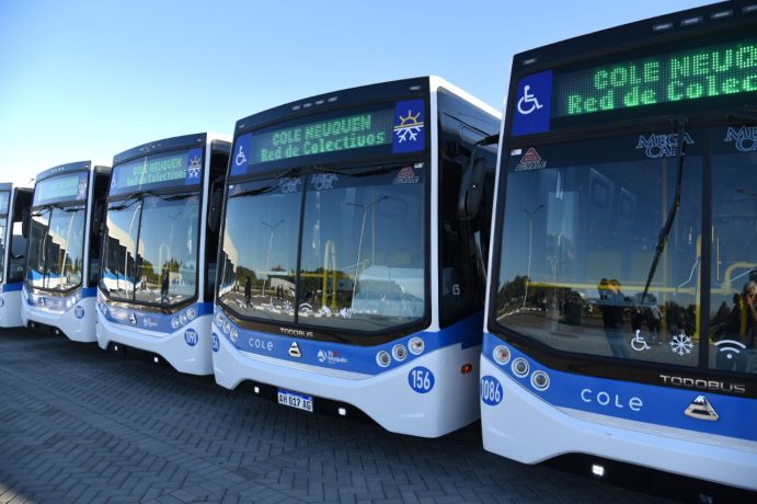 Gaido y Figueroa presentaron 30 nuevas unidades de colectivos