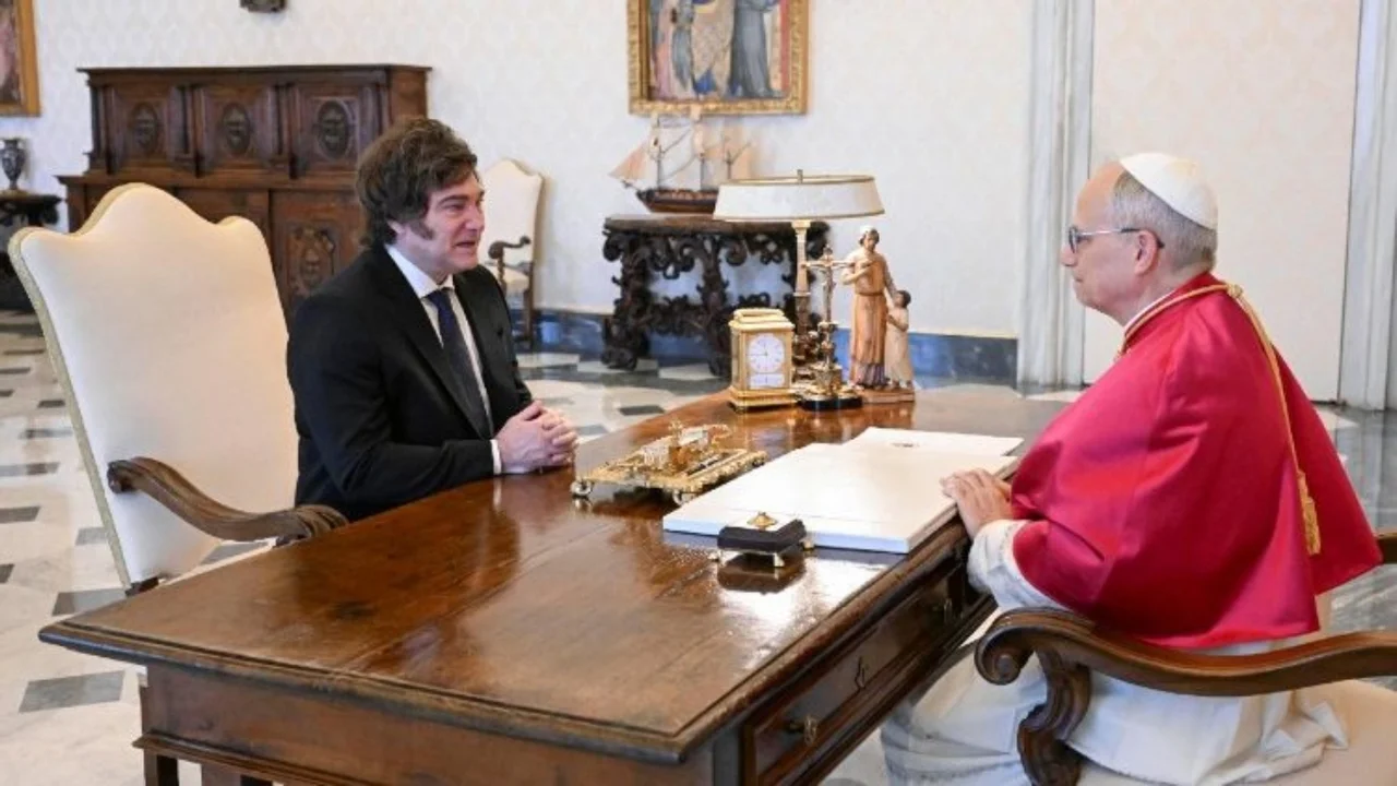 León XIV le confirmó a Milei que visitará Argentina