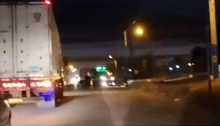 Atropelló a un motociclista, se dio a la fuga y ahora lo busca la policía