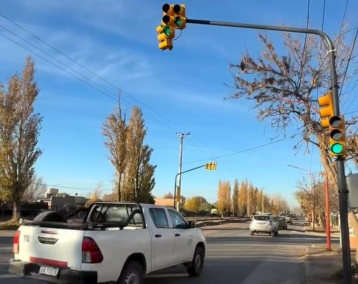 Quedó inaugurado el semáforo en Chile y Circunvalación Perón